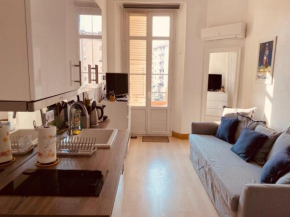 Renovated studio right in the center of Cannes, a few meters from the Croisette beach front - 1997